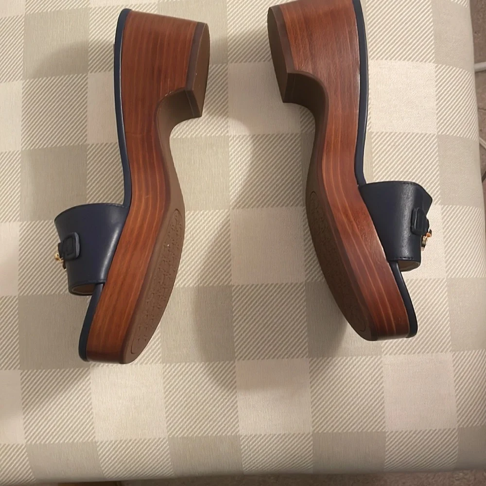 Ralph Lauren worn once. Size 7.5 - Picture 3 of 4